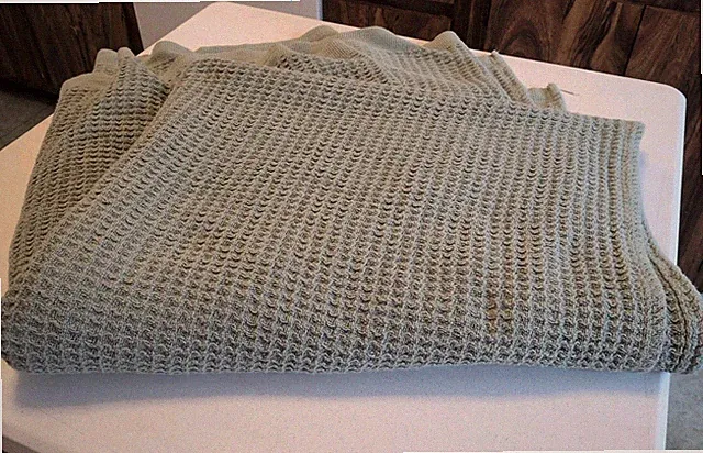 Bedsure 100% Cotton Waffle Blanket - 104" X 90" - Queen Sized - Green