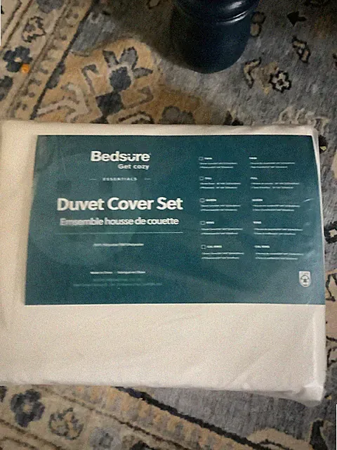 Bedsure 100% Polyester Duvet Cover Set in Cal King. White. New!