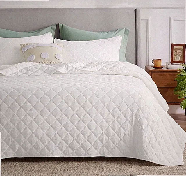 Bedsure Boho King Size Quilt White Diamond Pattern Lightweight New Original Box