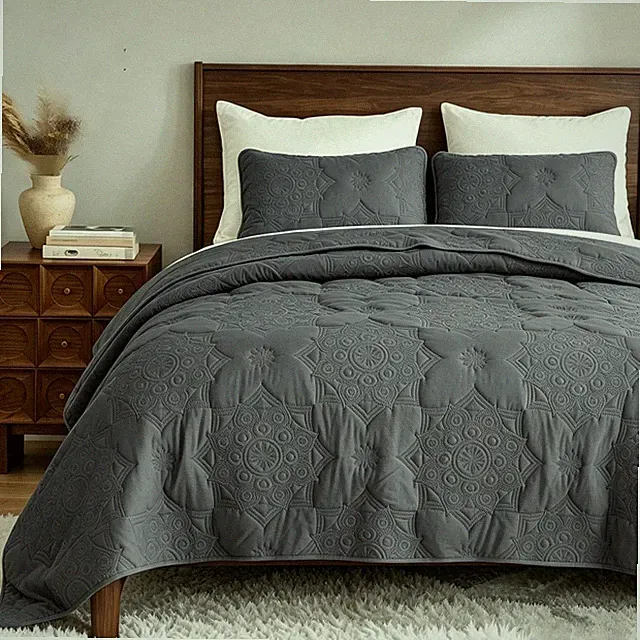 Bedsure King Size Quilt - Stitch-Free Ultrasonic Quilting, Lightweight Dark Grey