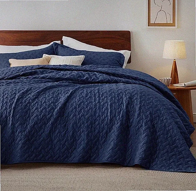 Bedsure Queen Quilt Bedding Set - Lightweight Summer Quilt Navy Blue NEW