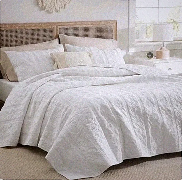 Bedsure Quilt Set Cotton Tribal Geometry Lightweight Bedspread White Queen 90×96