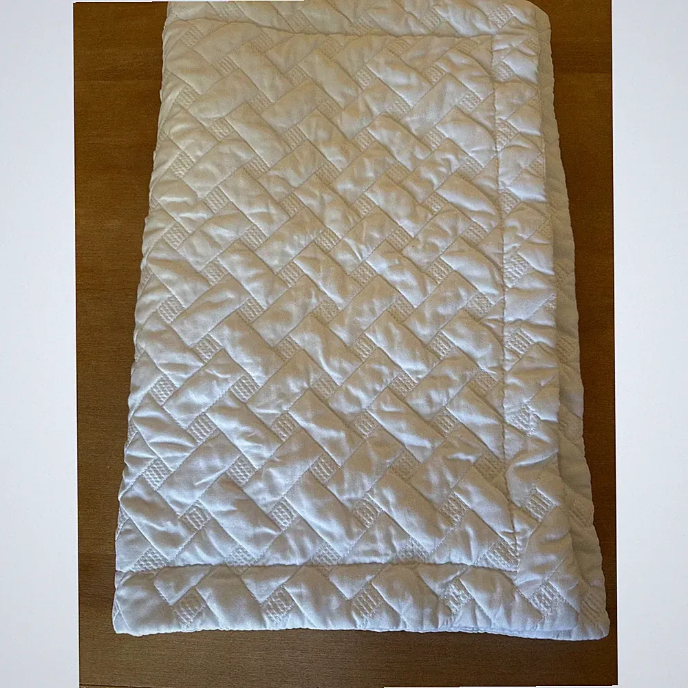 Bedsure Shams Oversized Standard Queen Plump white weave set (2)